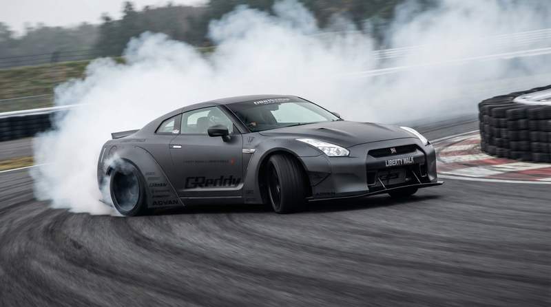 糖心GTR跑车视频